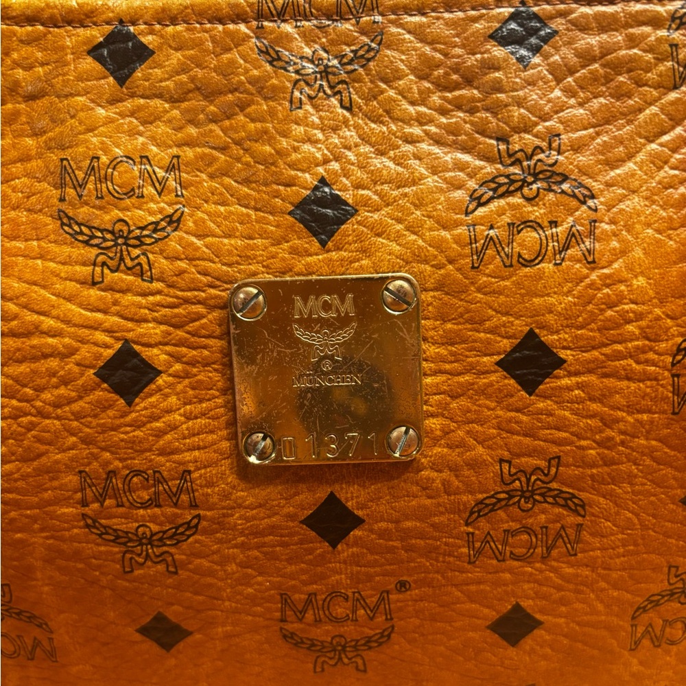 MCM Large Clutch Bag. Excellent condition - Picture 3 of 8